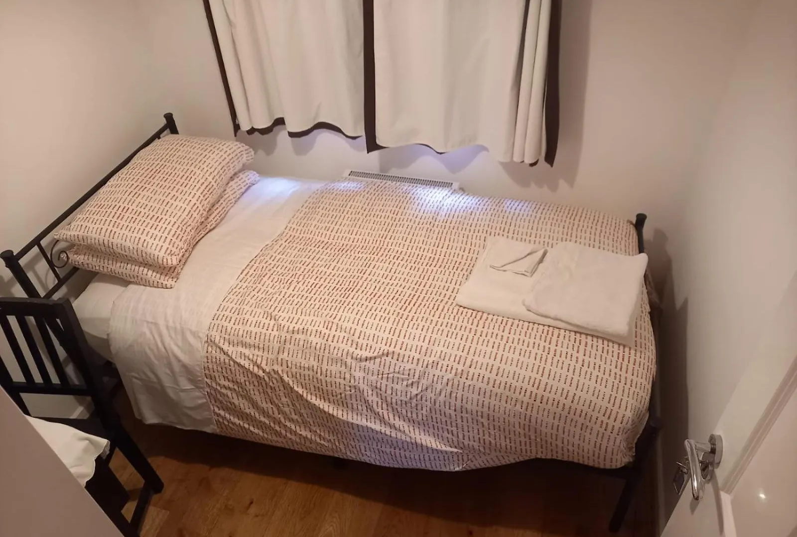 Geoma Guest Single Room Anlaby